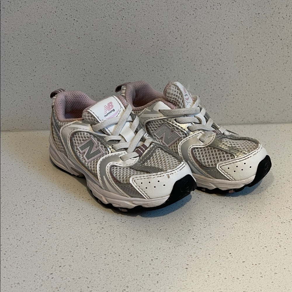New Balance White and Pink Athletic Shoes size 8